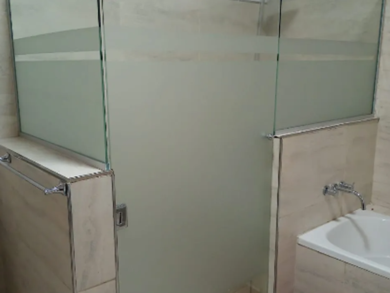 Mampara para baño Villa Gobernador Gálvez - Aberturas Génesis | Construex